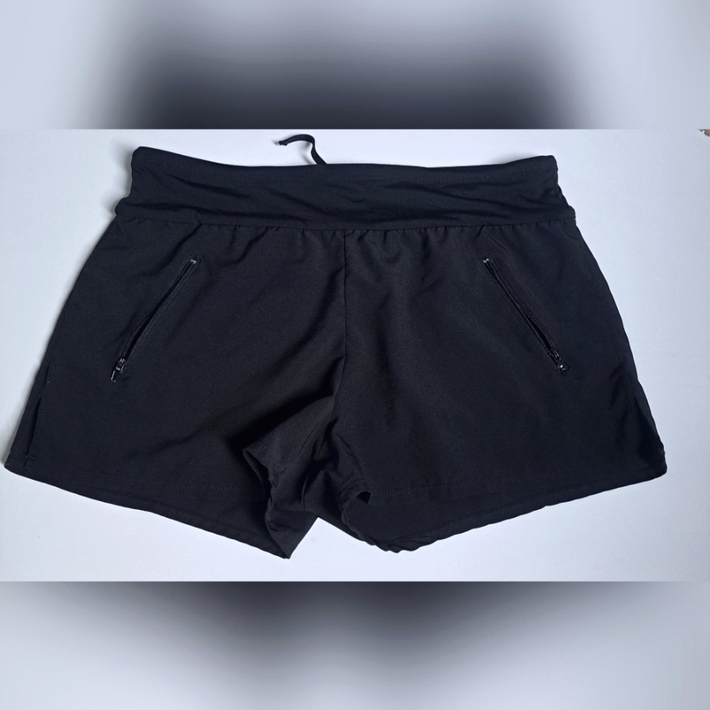 Beach House shorts, size 6, black